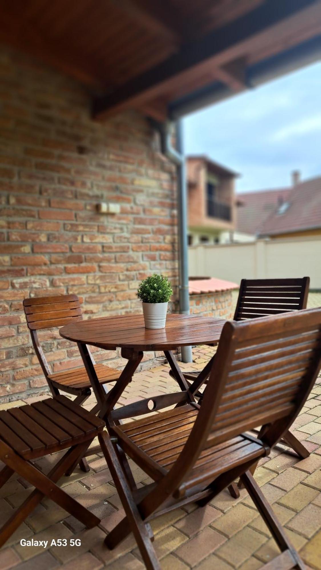 Viktoria Apartman Gyula Kültér fotó